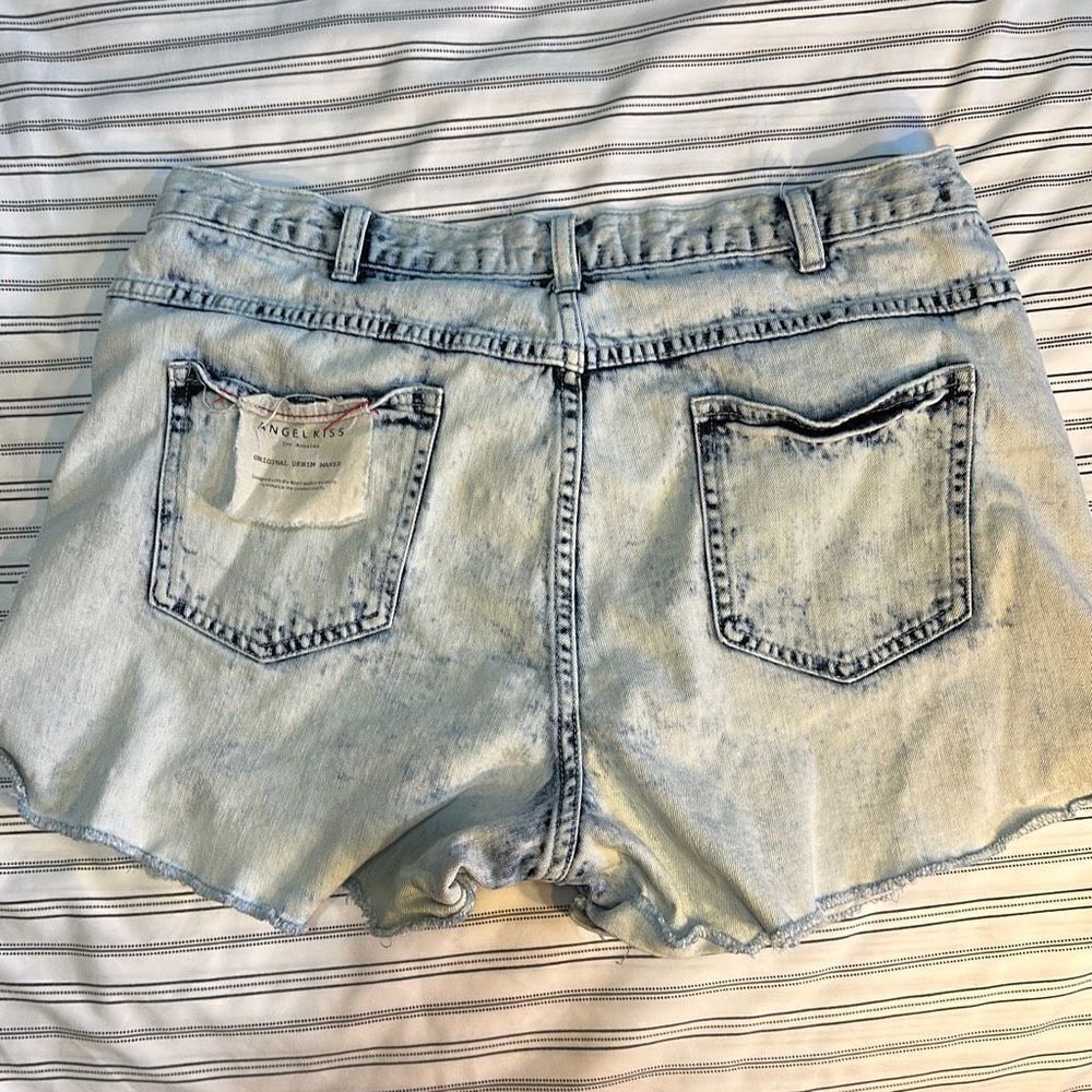 Angels Kiss Jean Shorts Size 17. Waist: 34 inches
